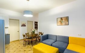 Luxury 3 Bedroom Apartment By Freedom Square City Center